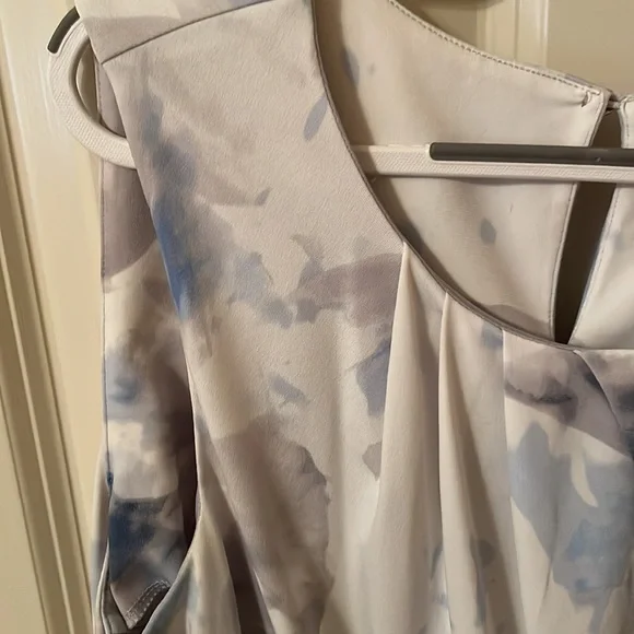 A Pretty Calvin Klein Top! - Picture 3 of 12